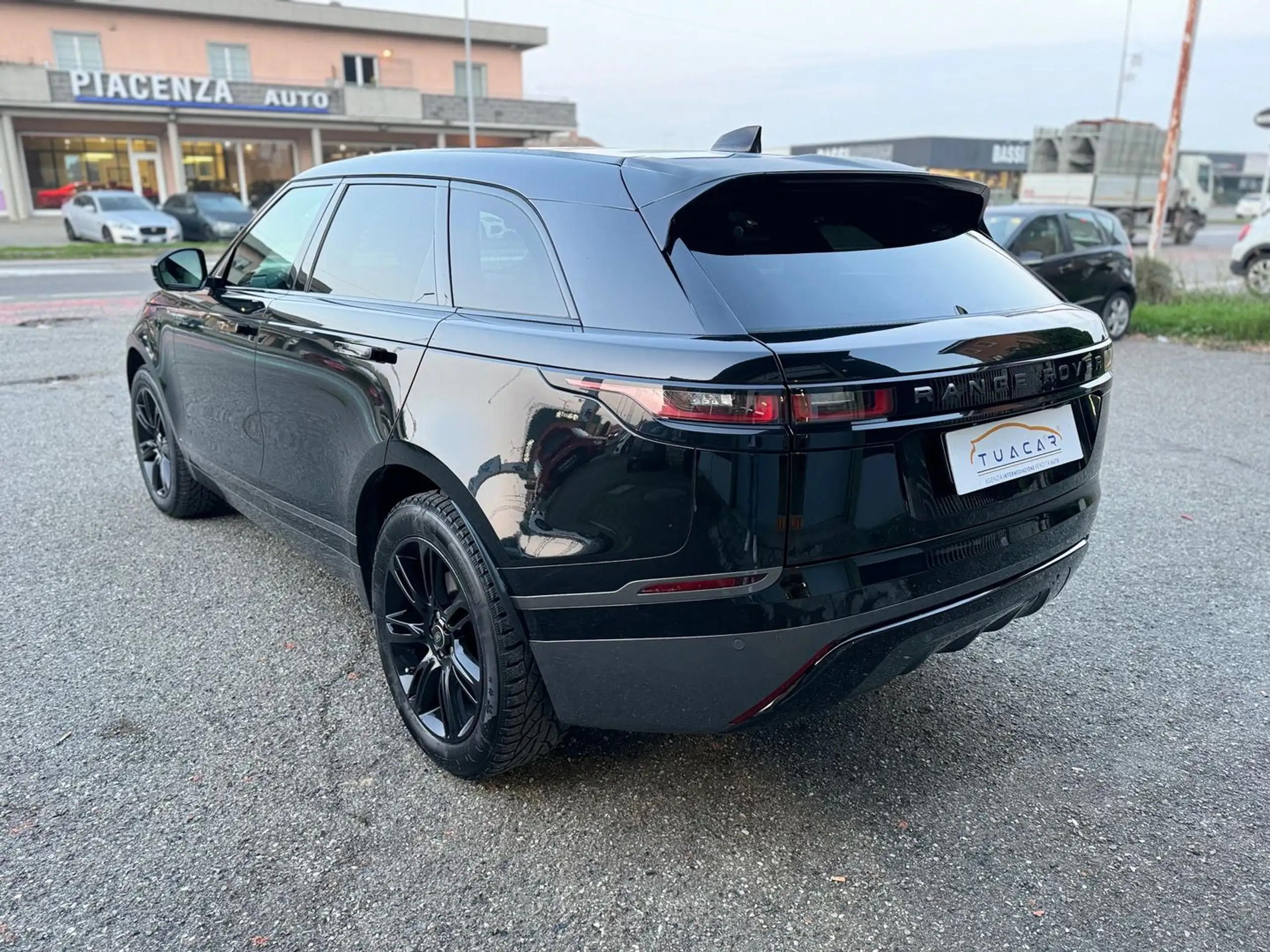 Land Rover - Range Rover Velar