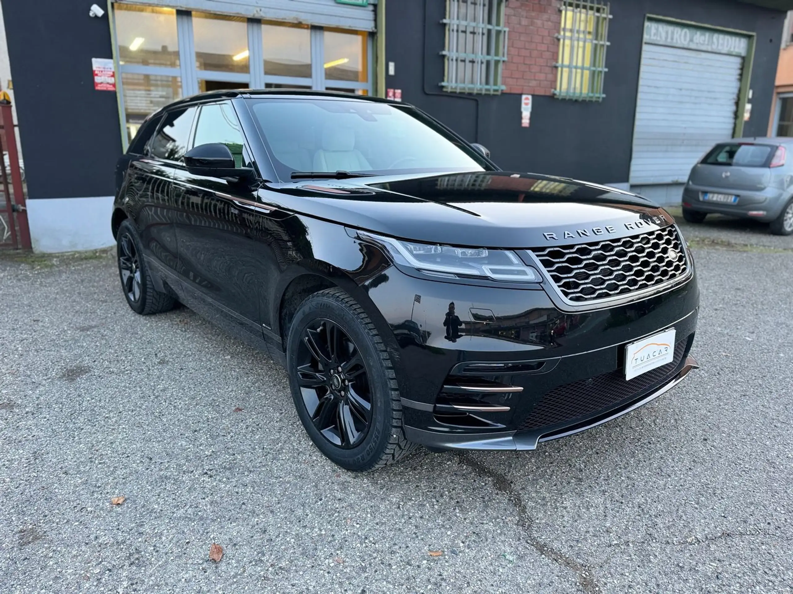 Land Rover - Range Rover Velar