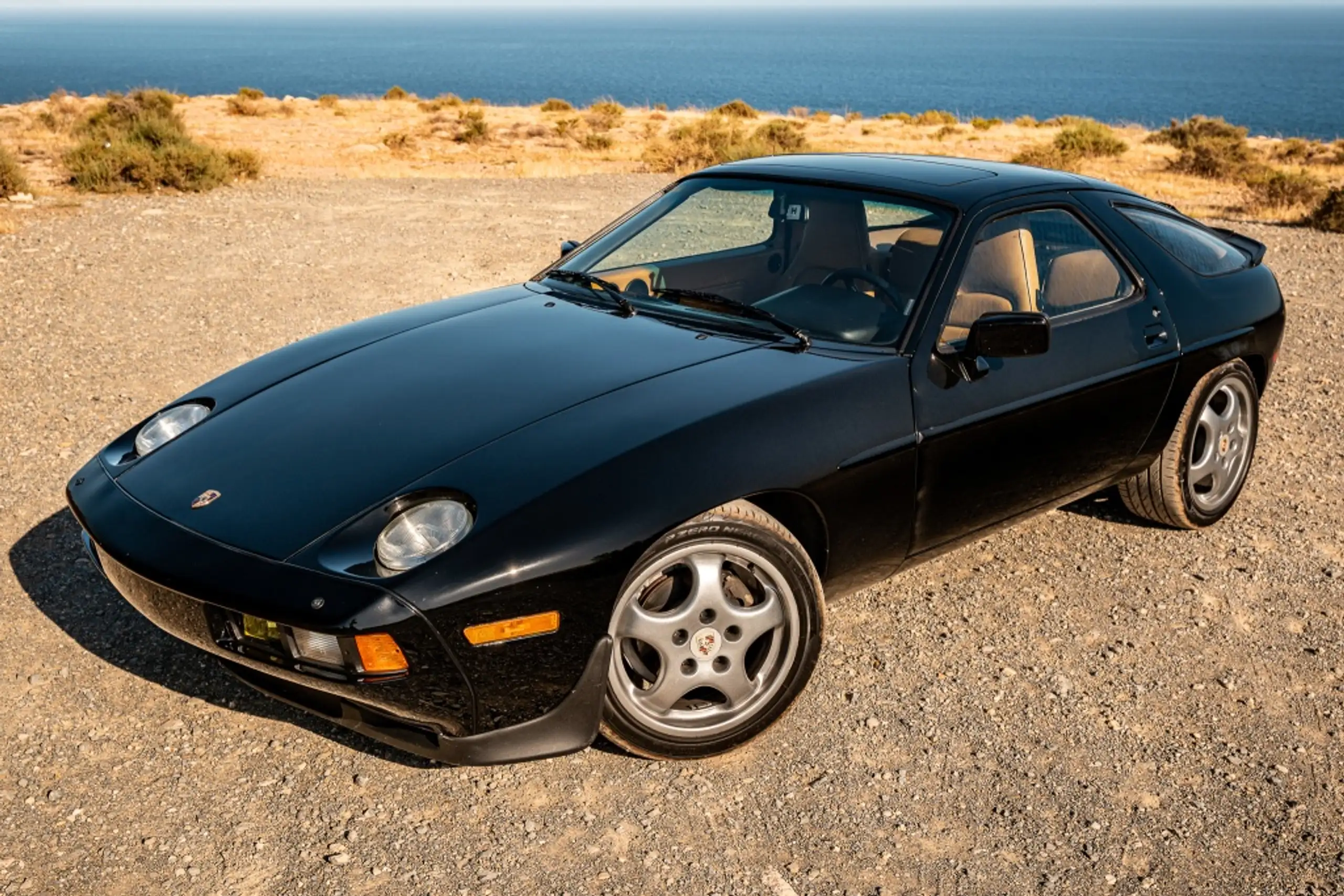 Porsche - 928