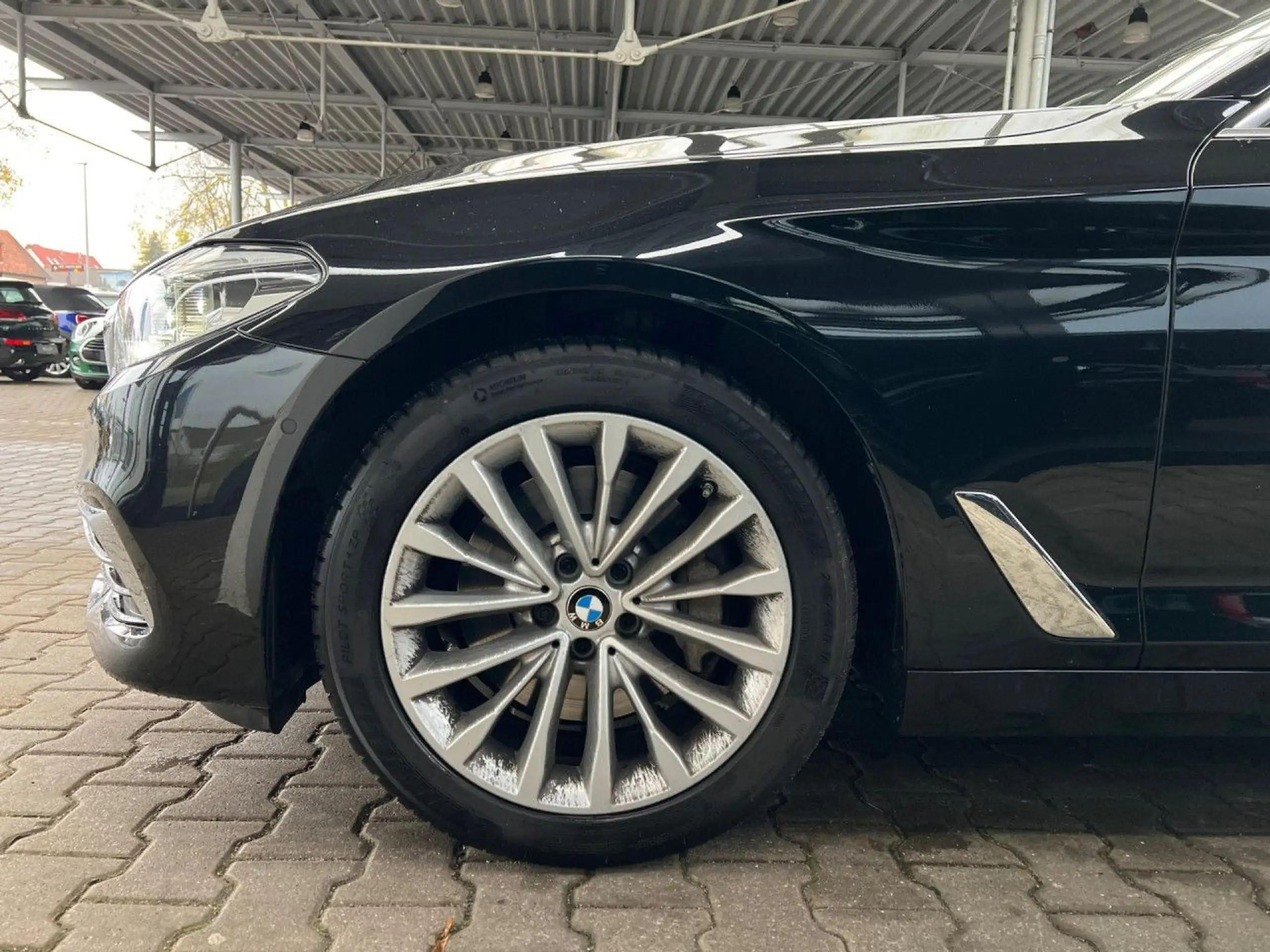 BMW - 530