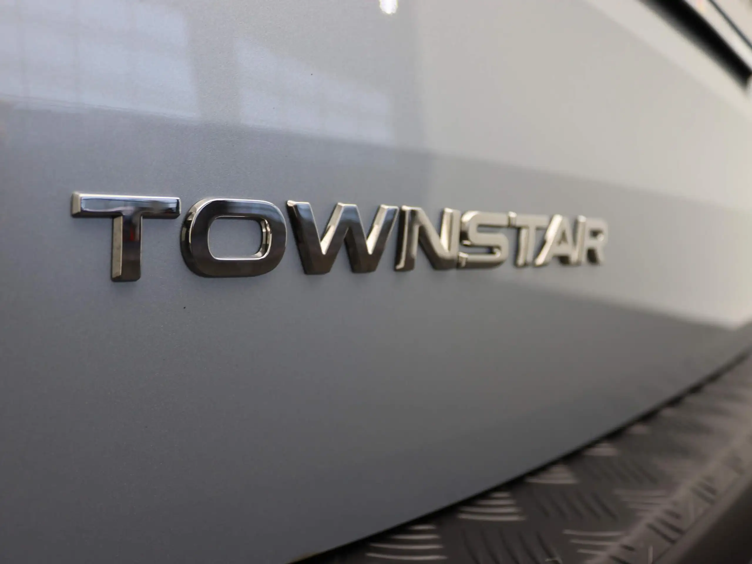 Nissan - Townstar