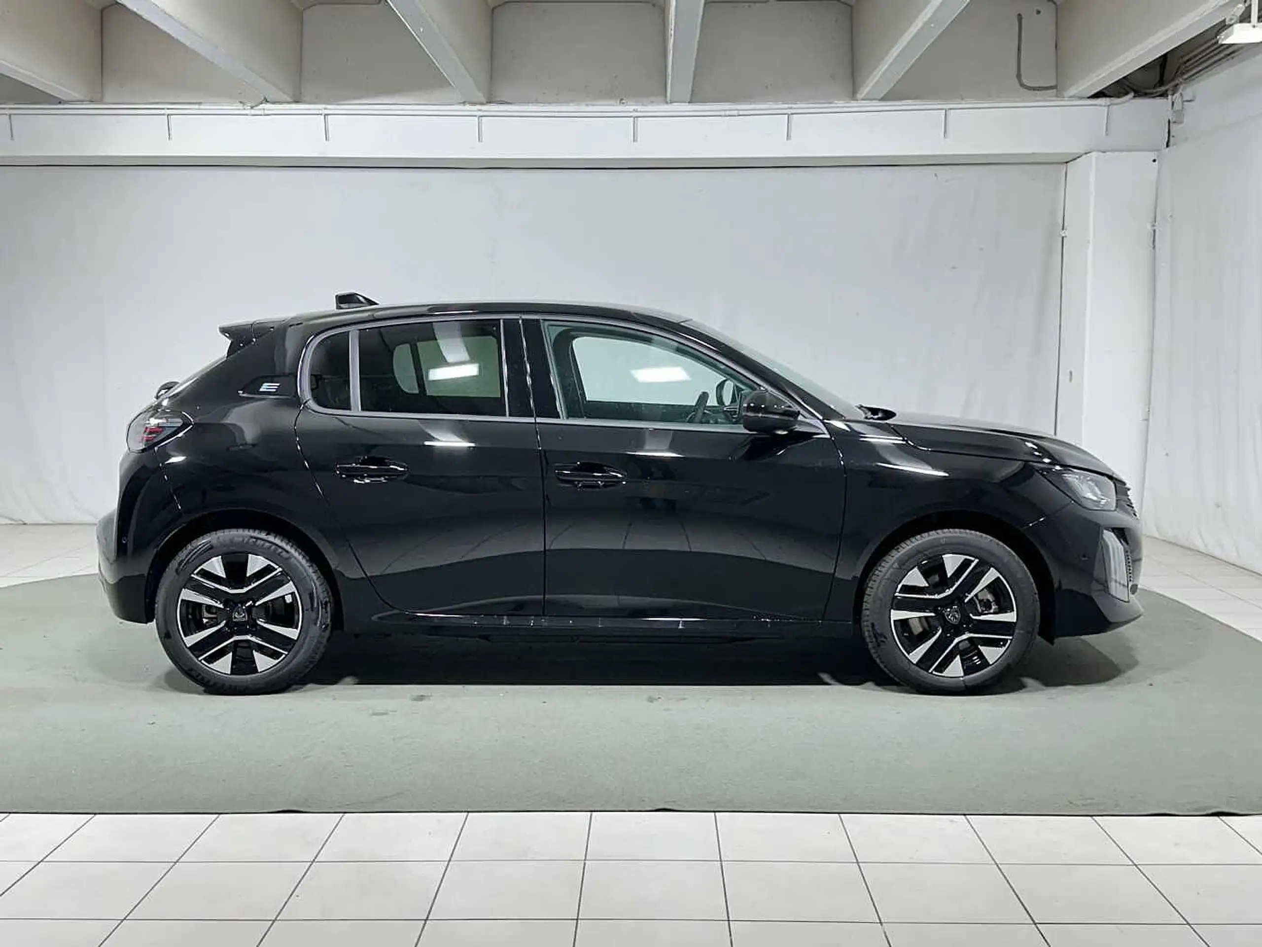 Peugeot 208 2021