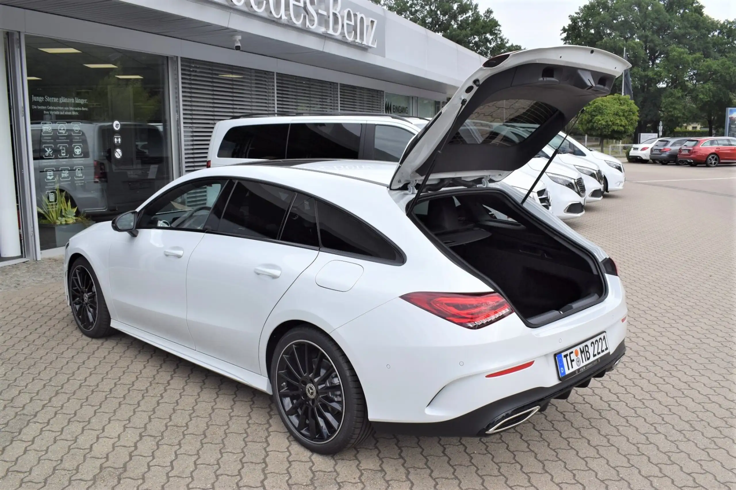 Mercedes-Benz - CLA 200