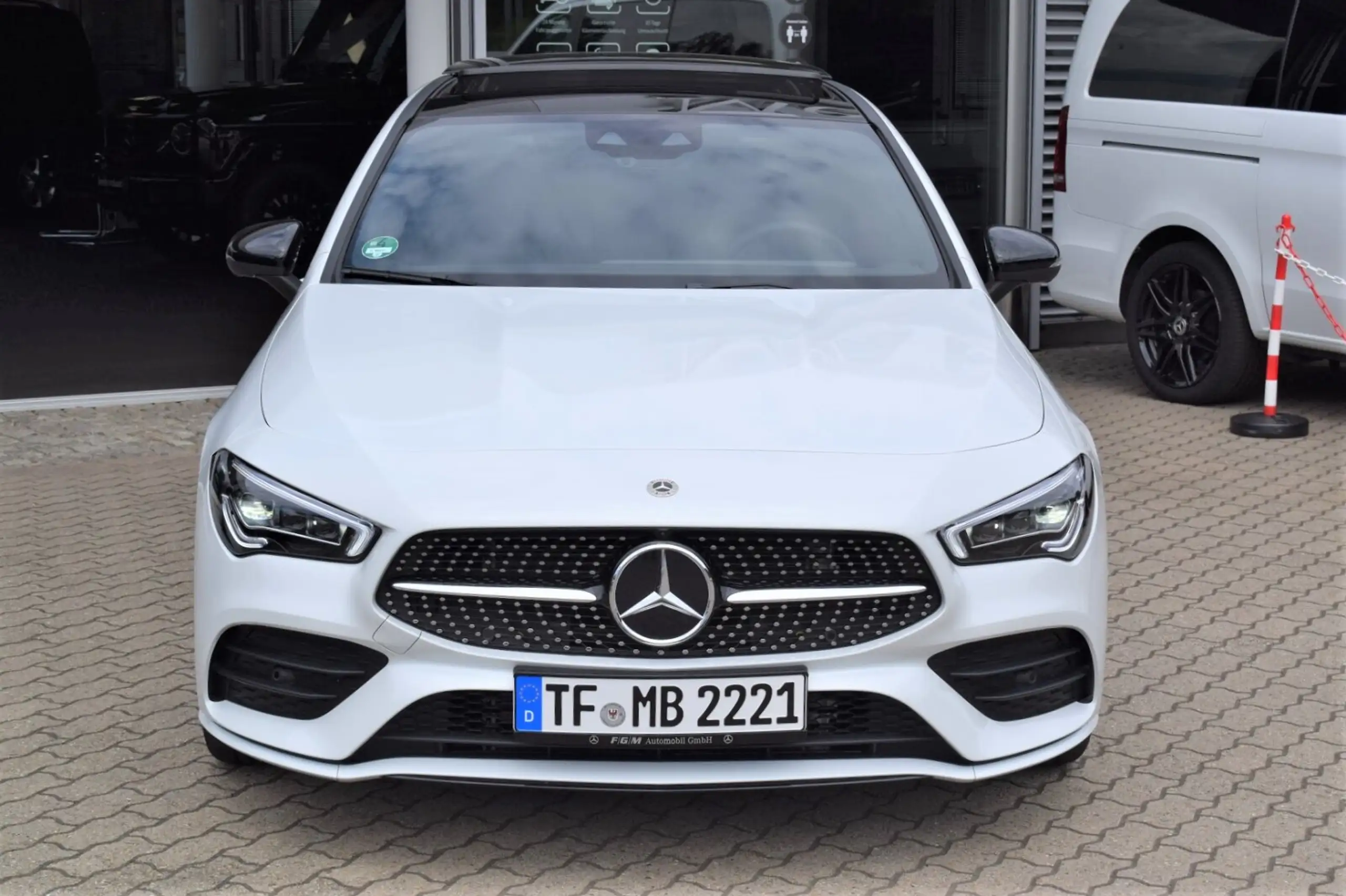 Mercedes-Benz - CLA 200