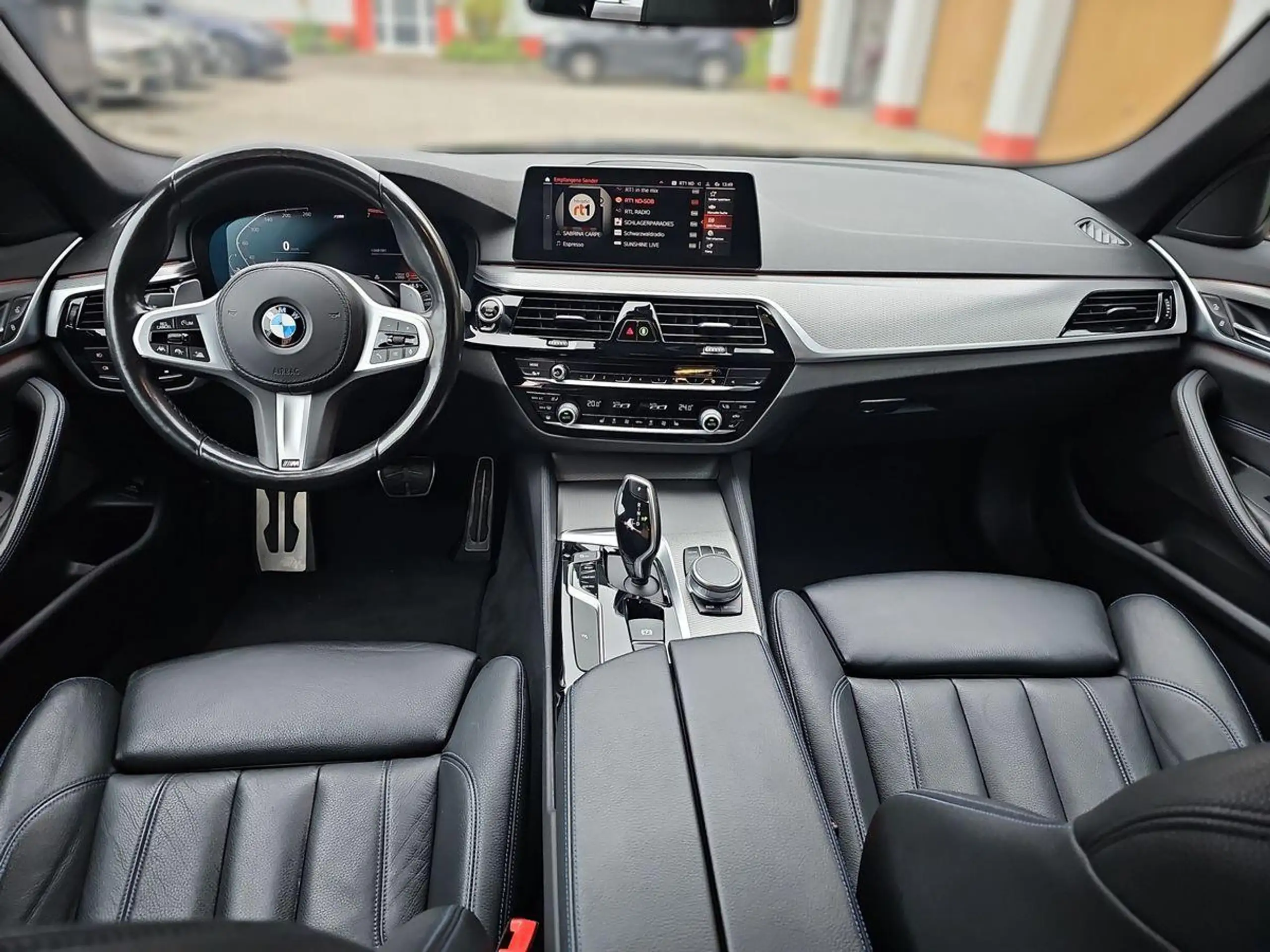 BMW - 530