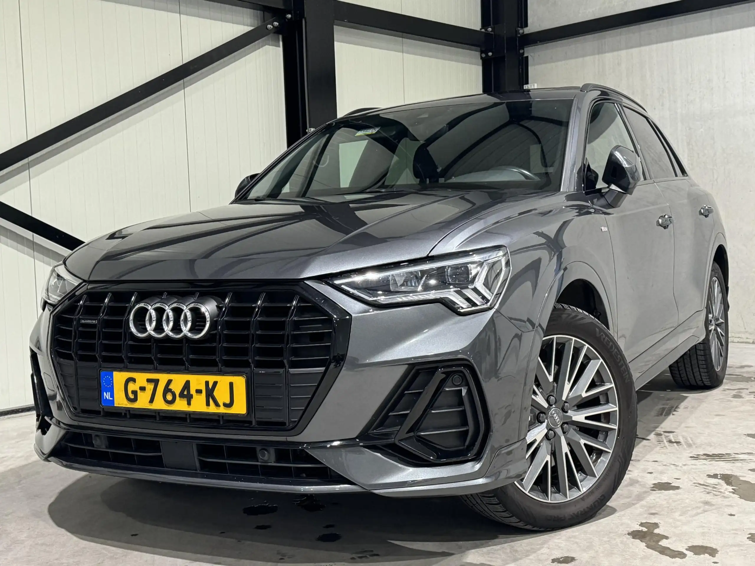 Audi - Q3