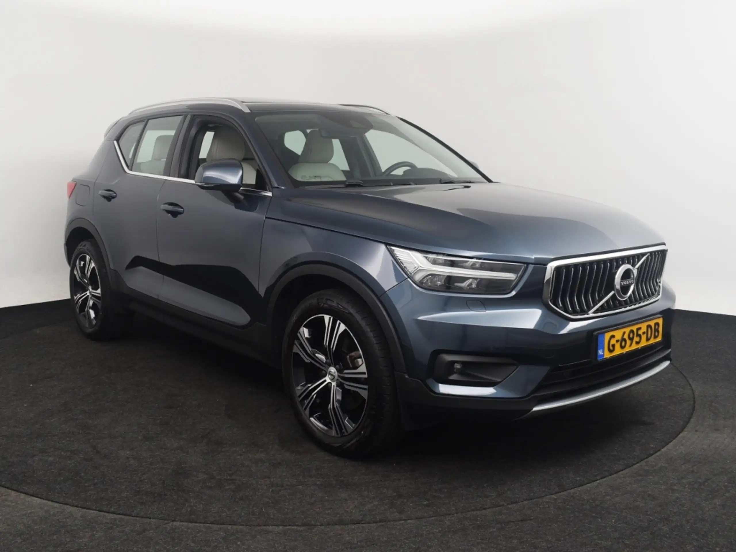 Volvo - XC40