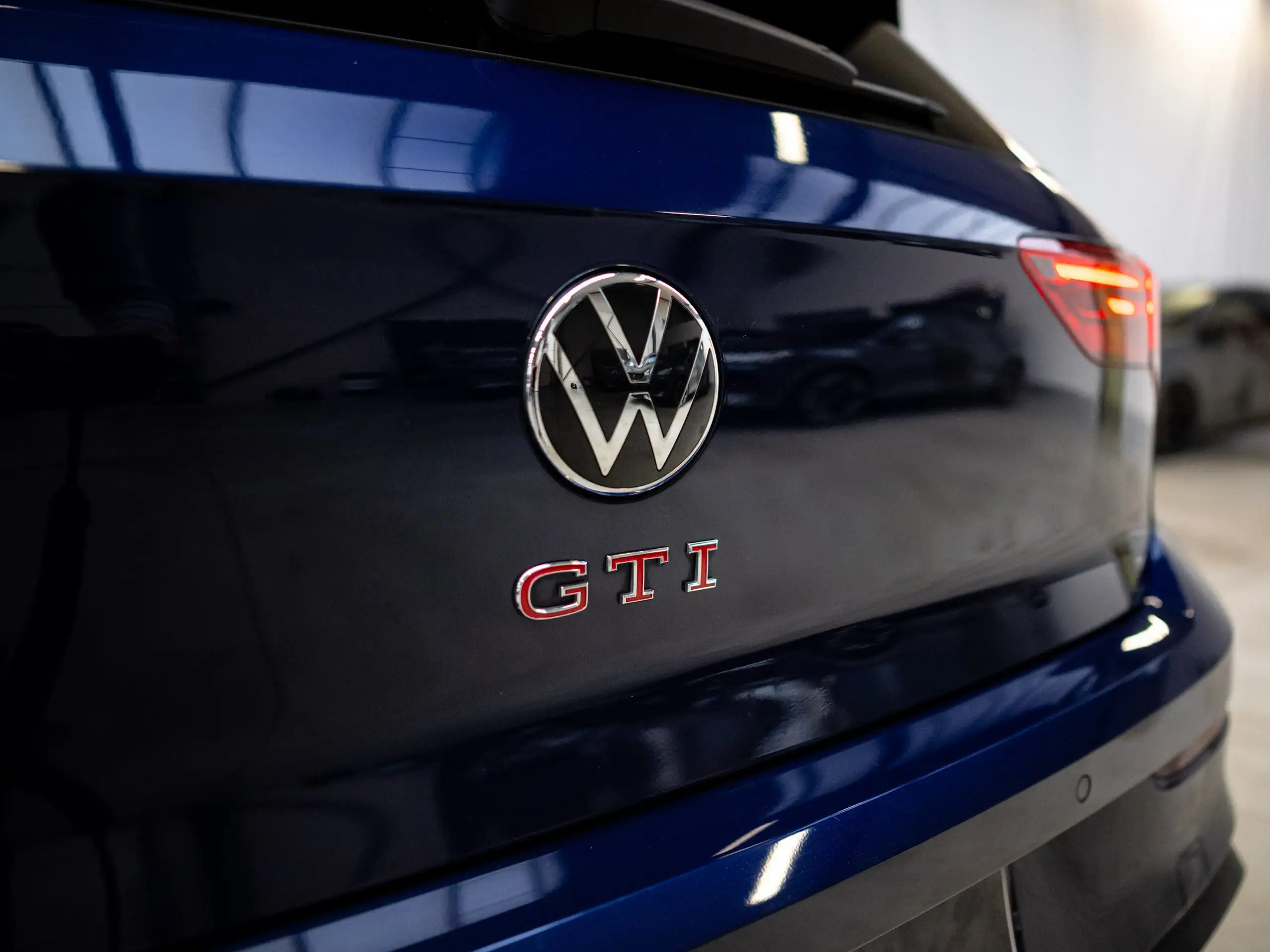 Volkswagen - Golf GTI