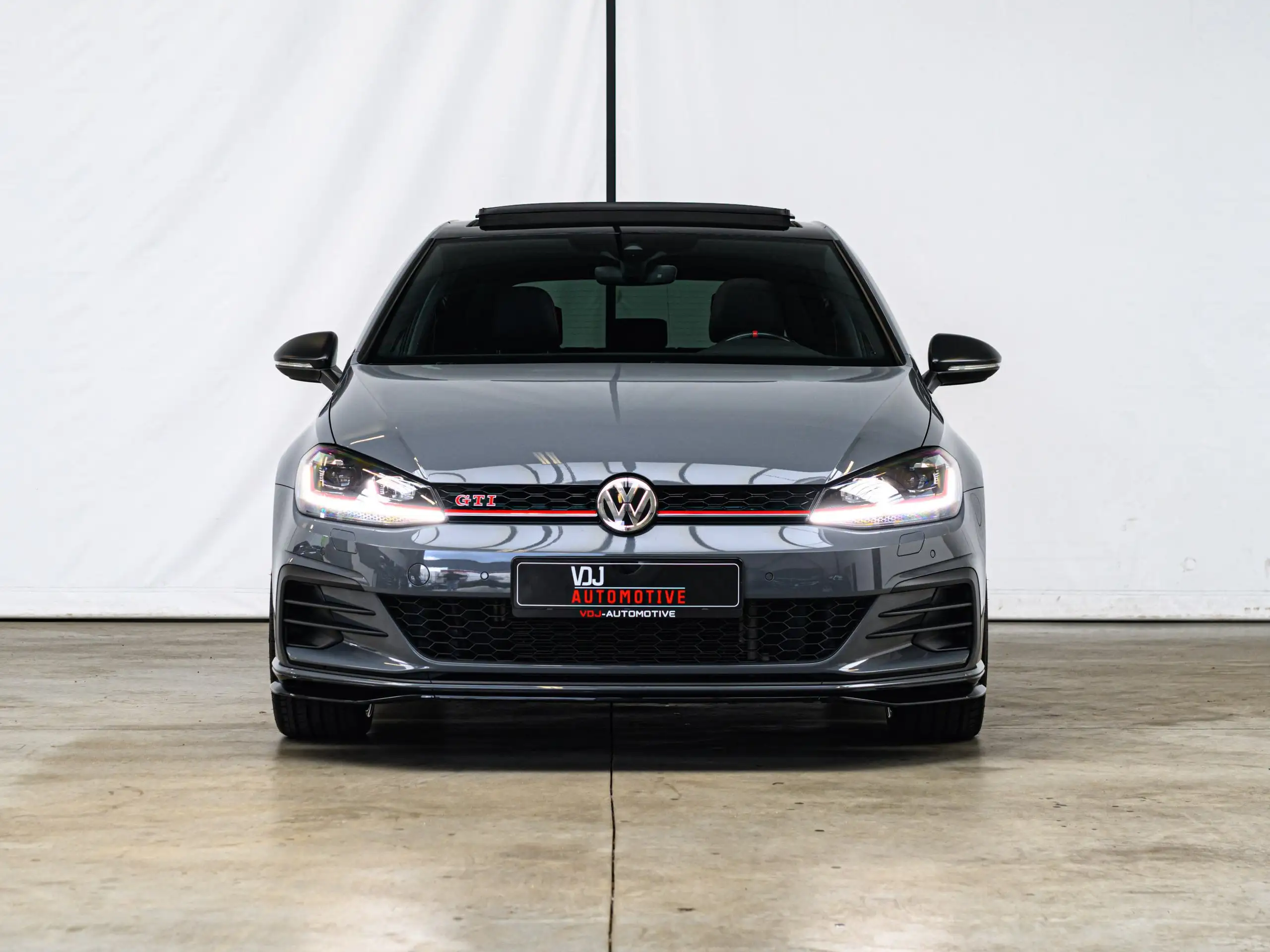 Volkswagen - Golf GTI