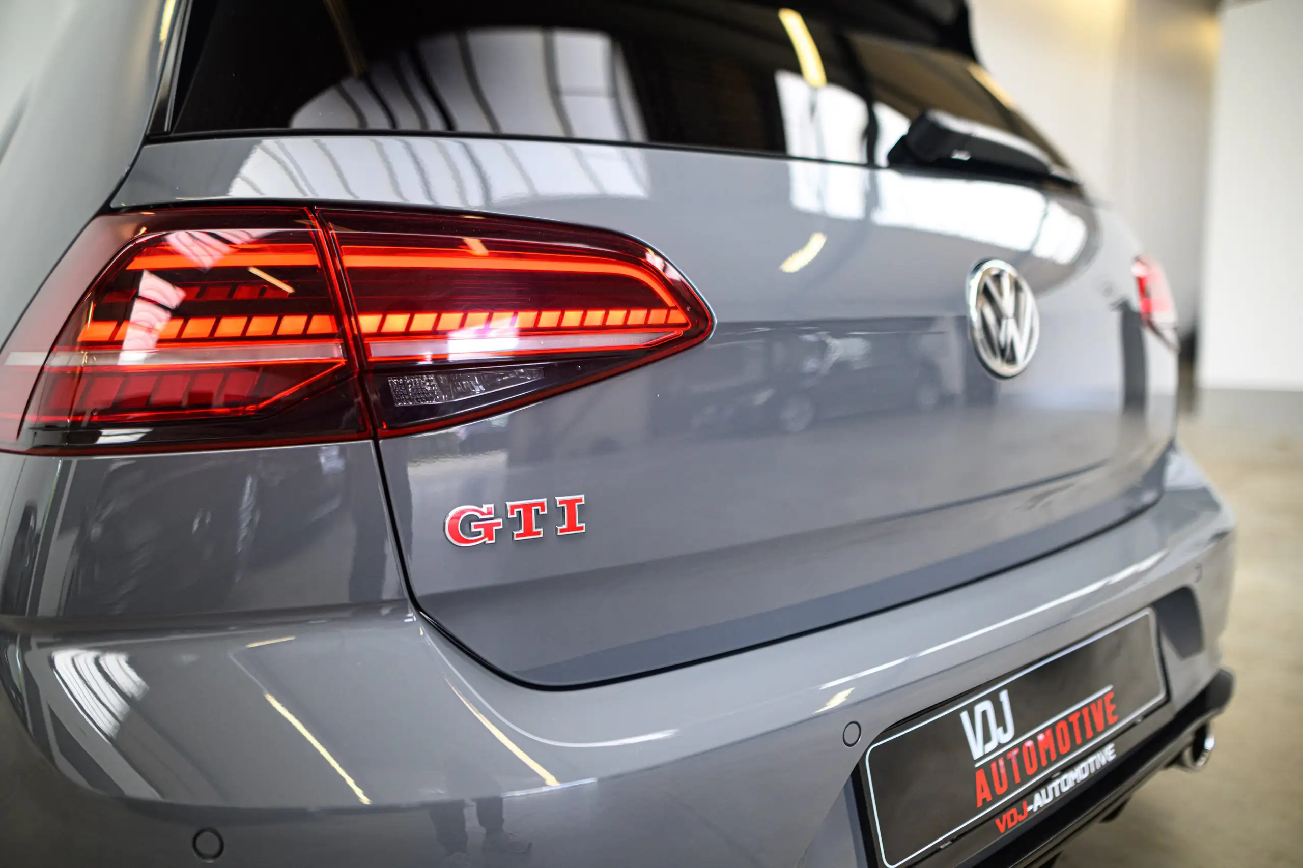 Volkswagen - Golf GTI