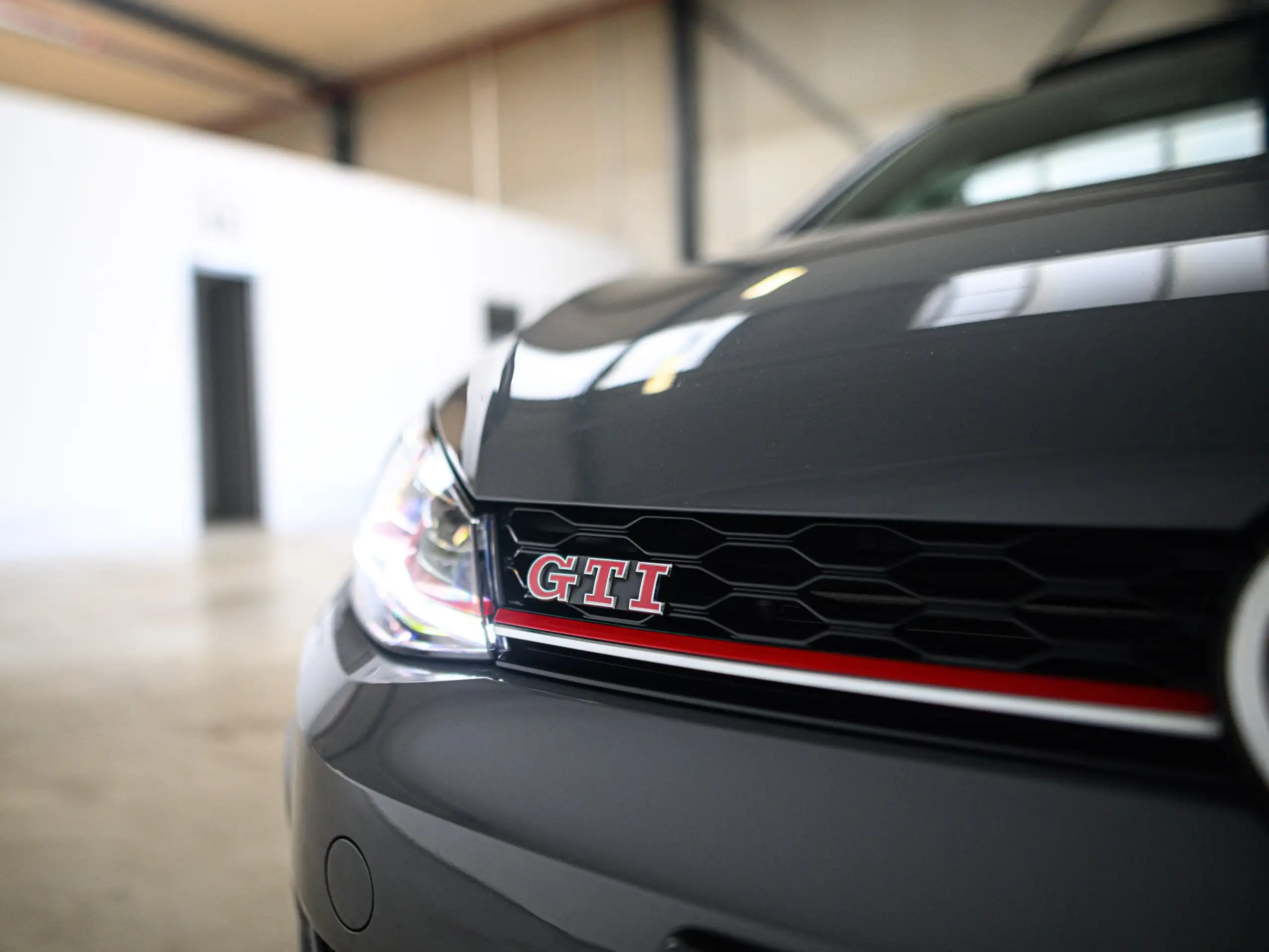 Volkswagen - Golf GTI