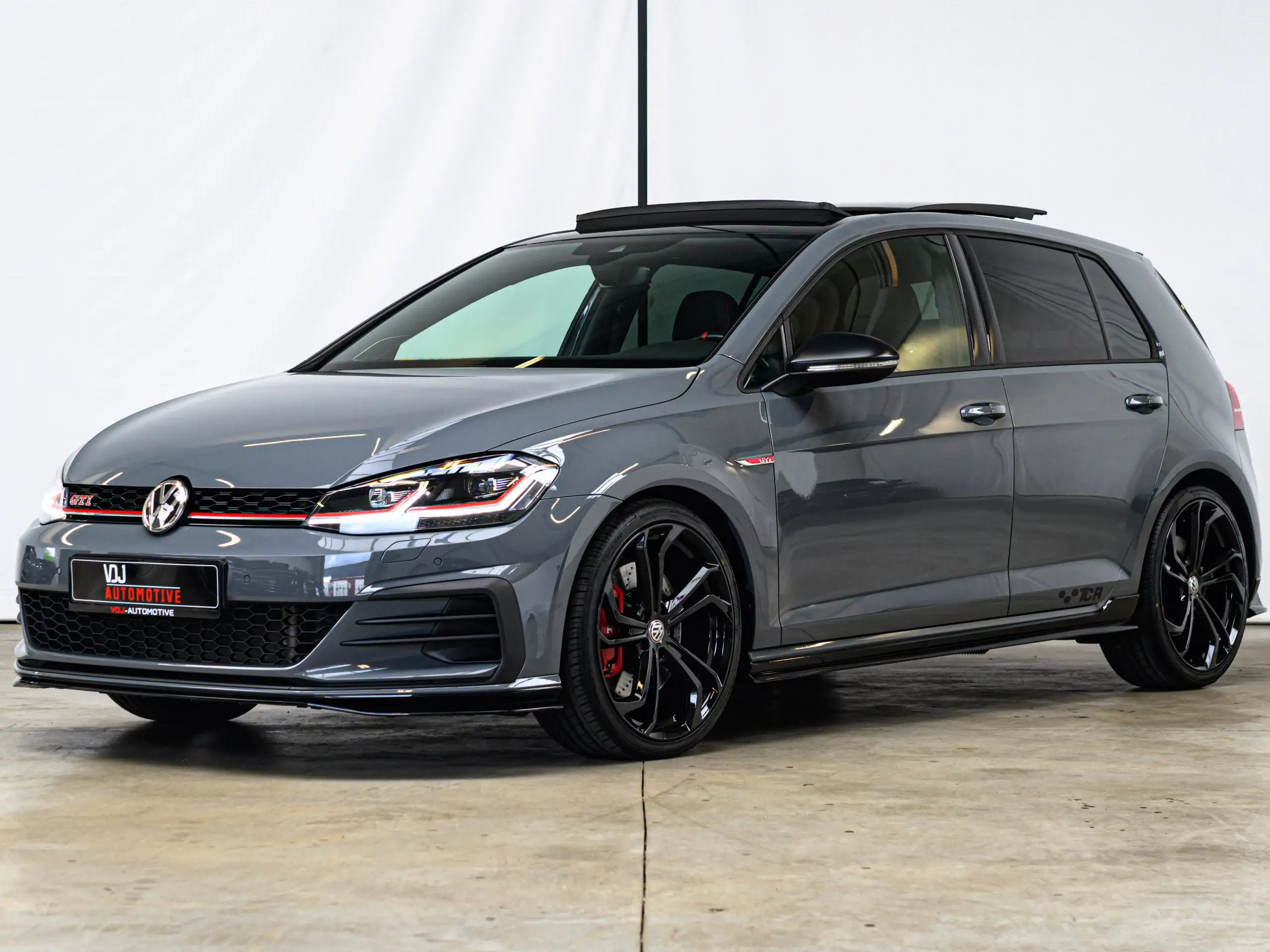 Volkswagen - Golf GTI