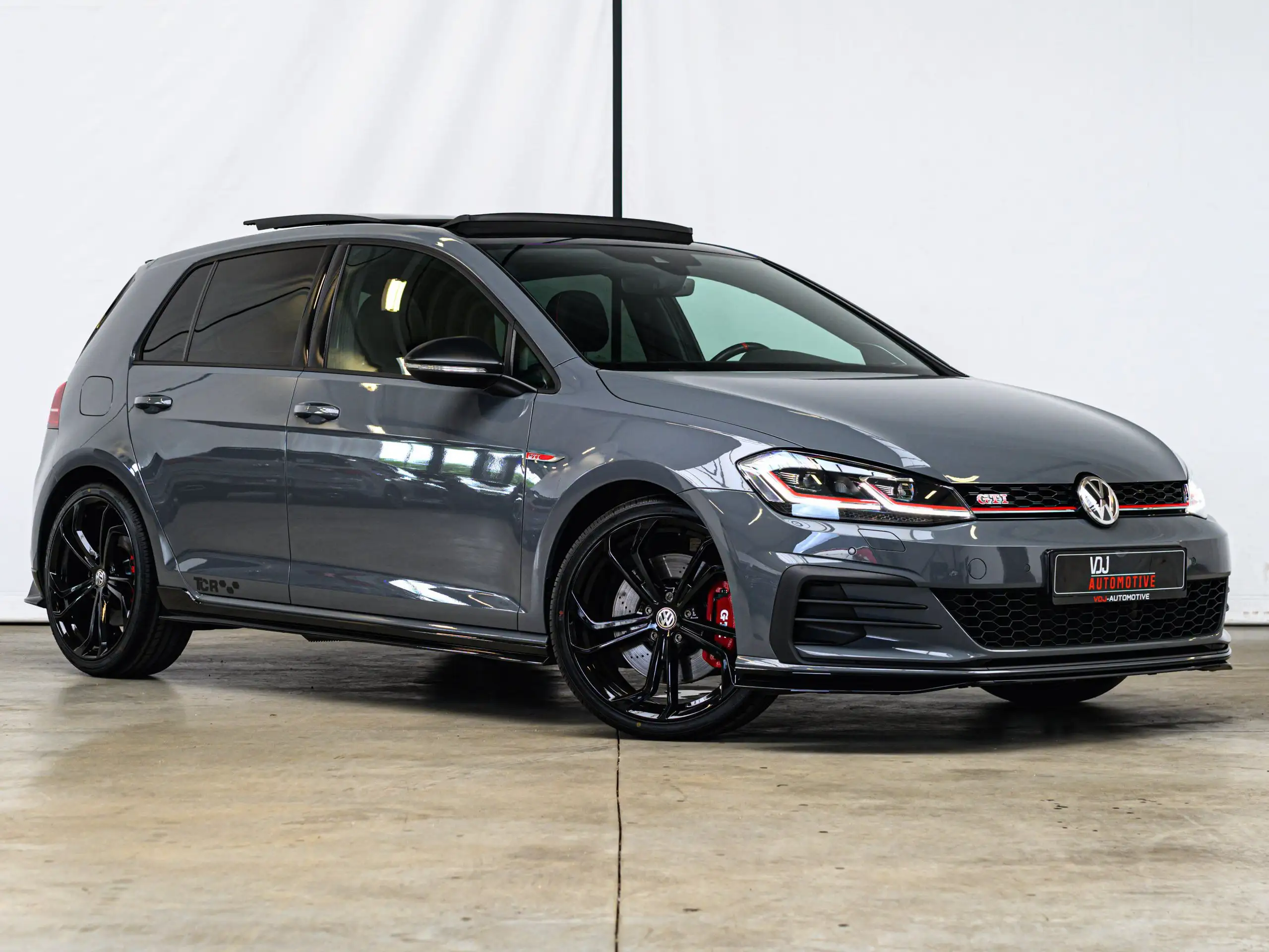 Volkswagen - Golf GTI