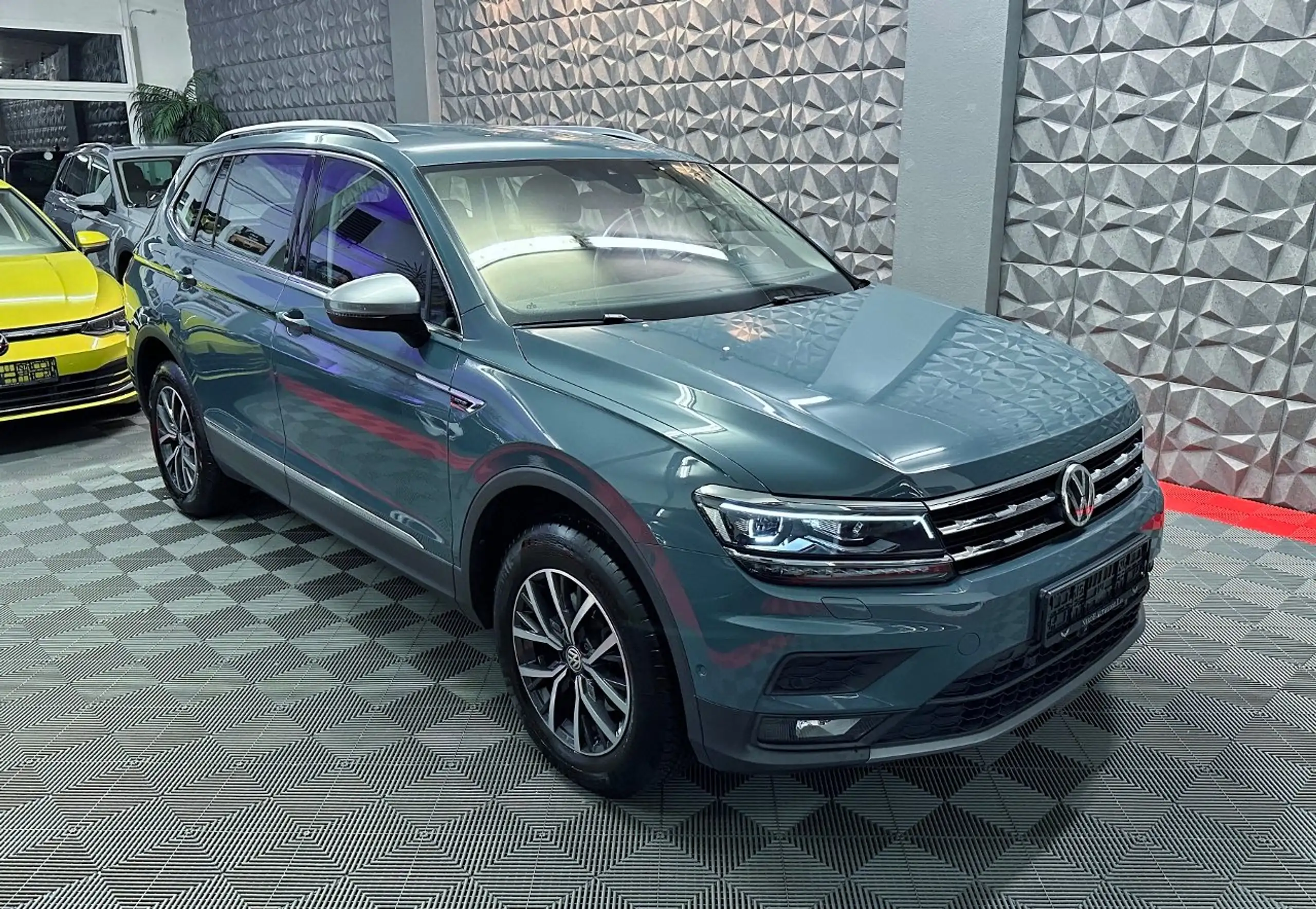 Volkswagen - Tiguan