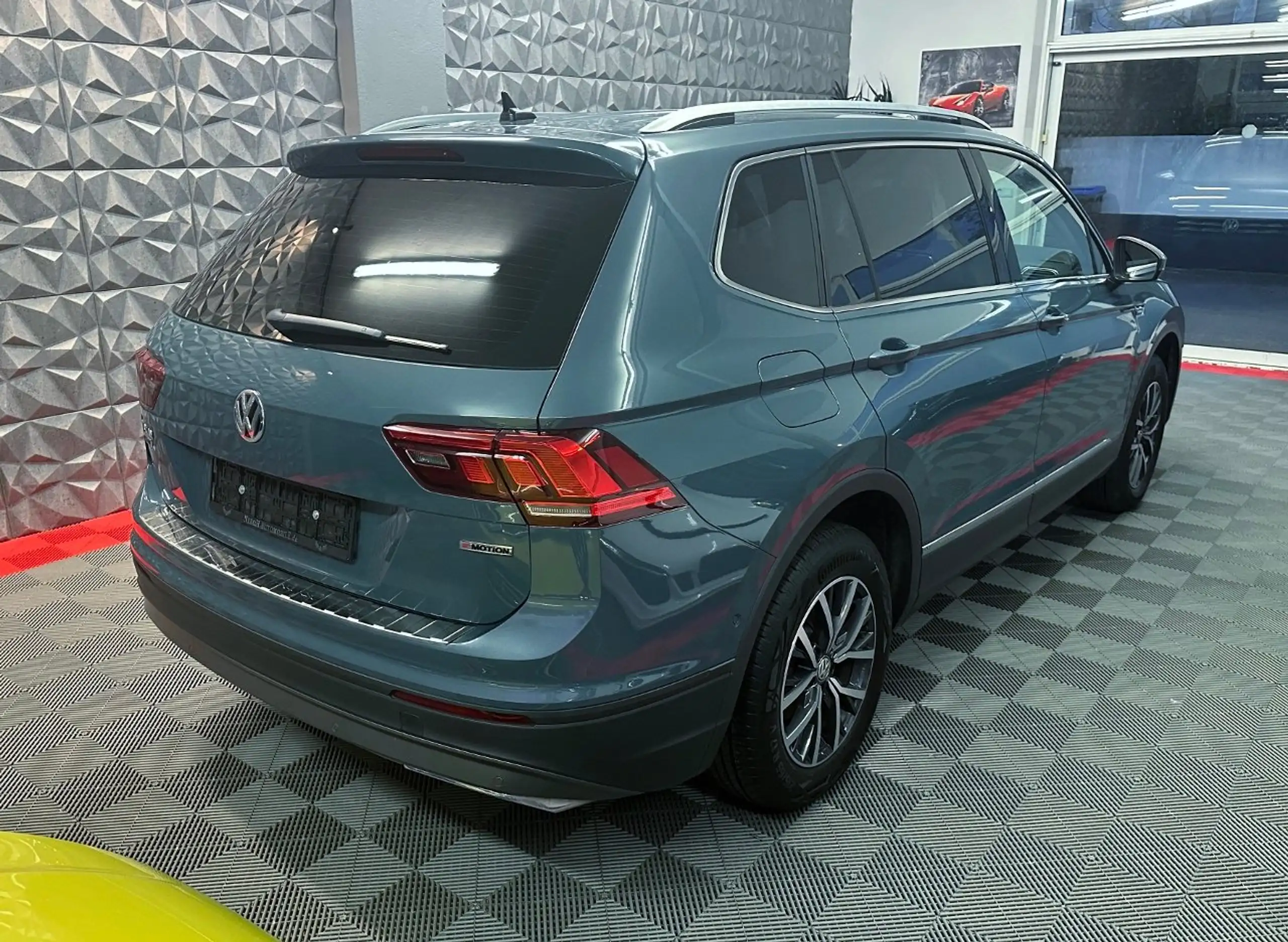 Volkswagen - Tiguan