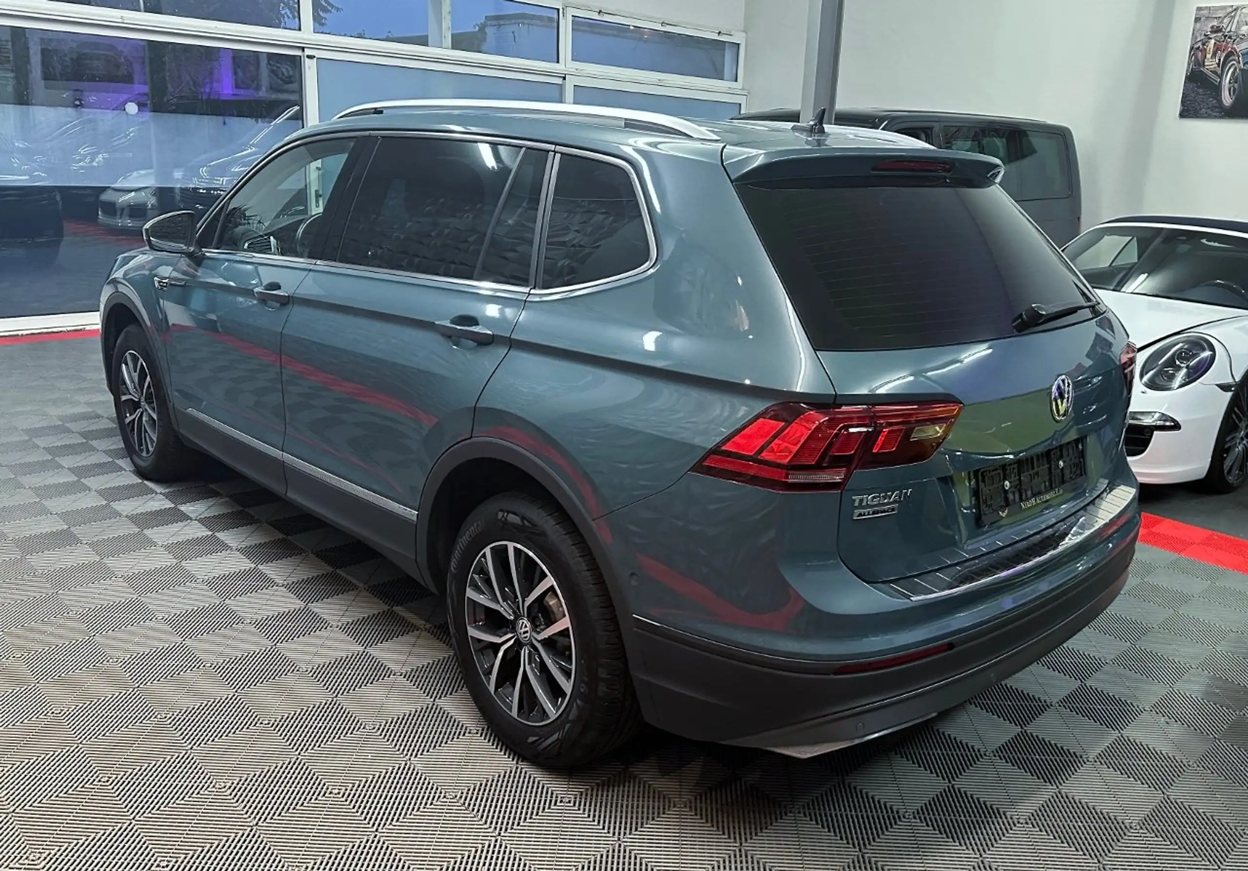 Volkswagen - Tiguan