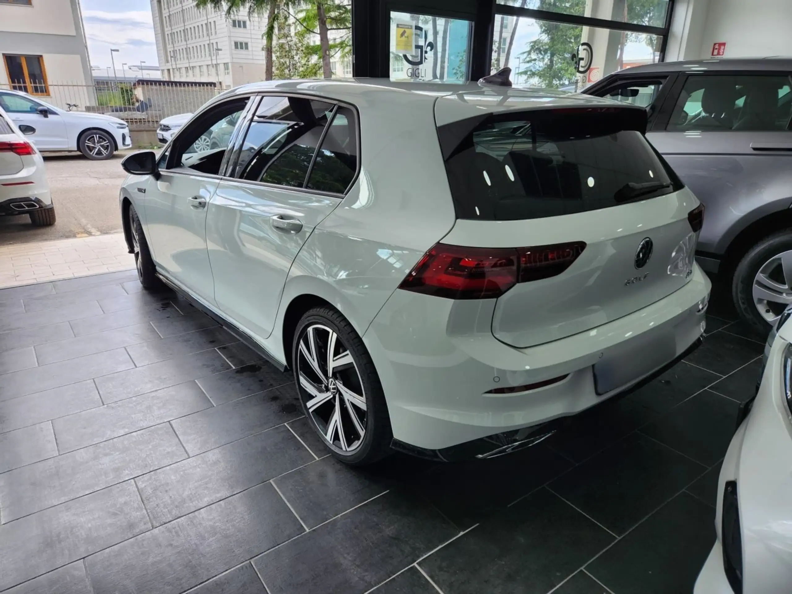 Volkswagen - Golf