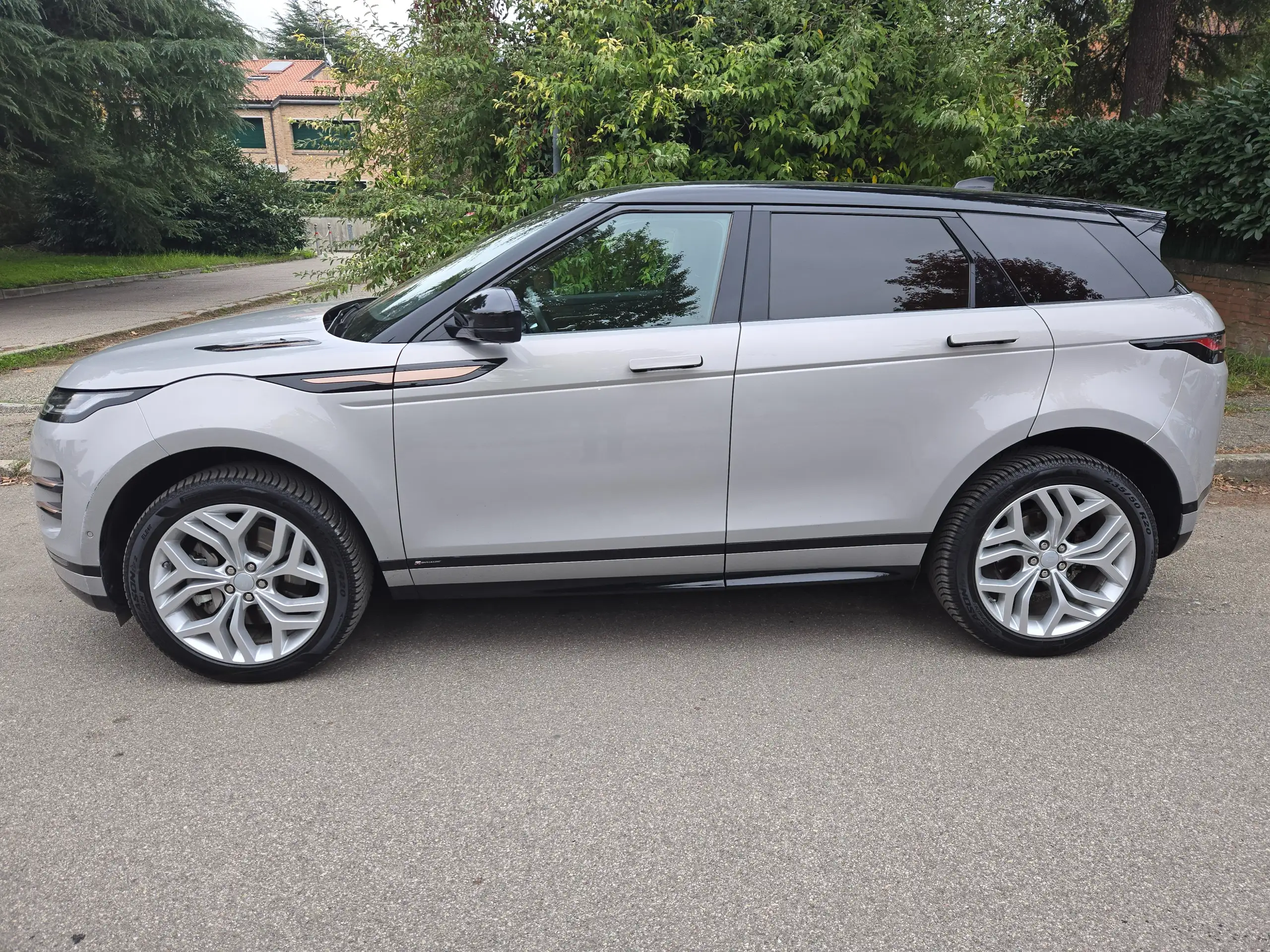 Land Rover - Range Rover Evoque