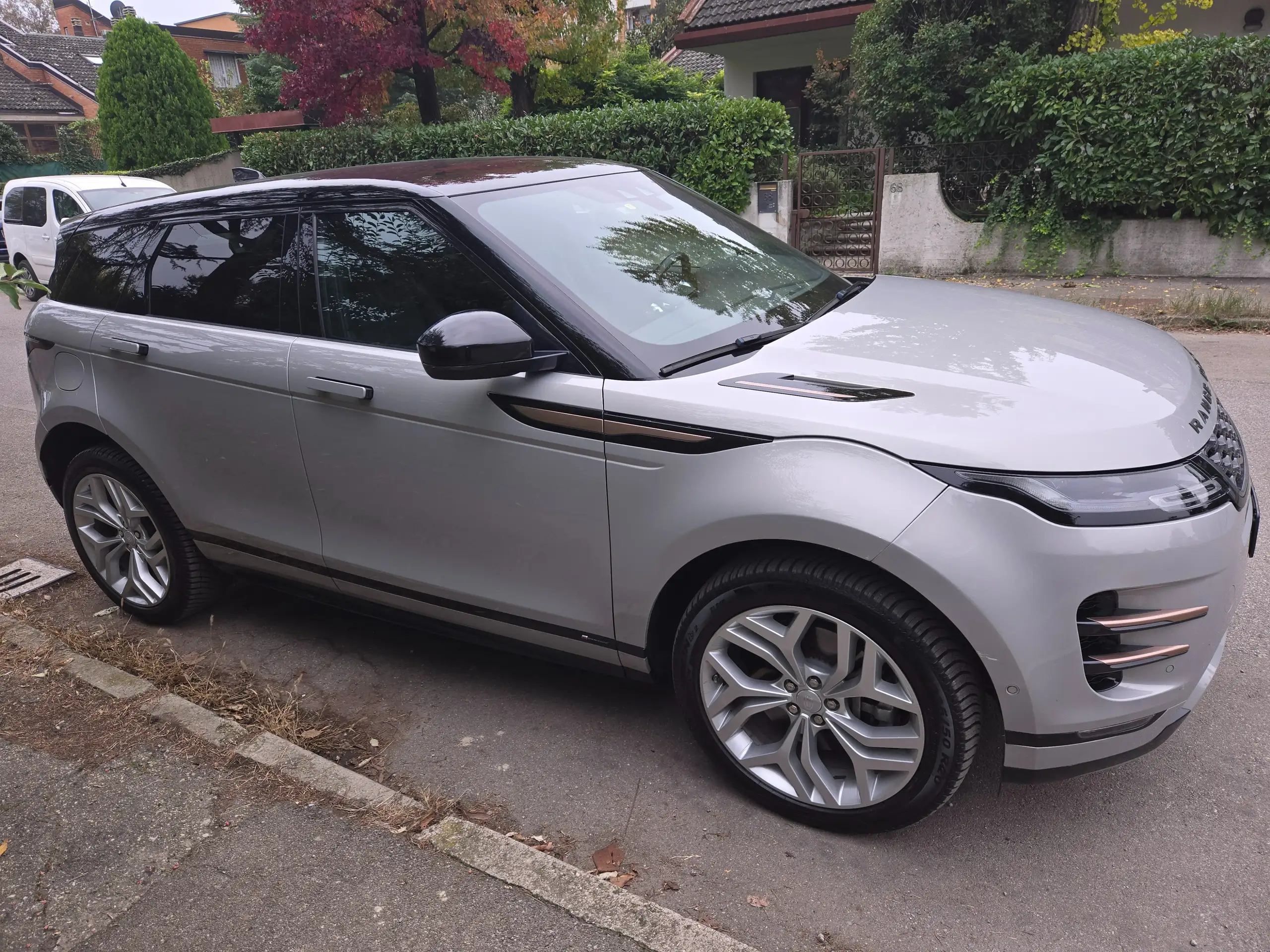 Land Rover - Range Rover Evoque