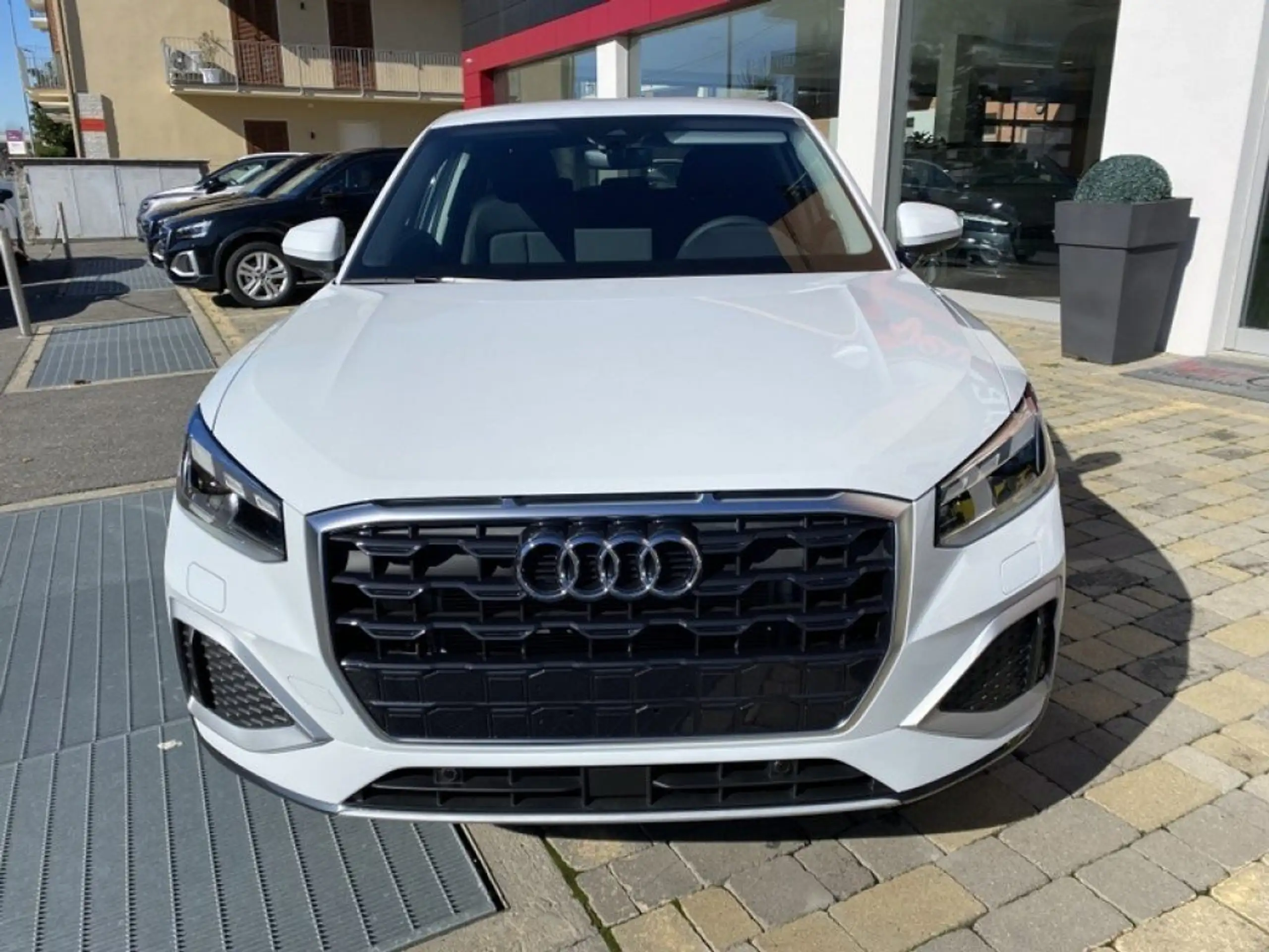 Audi - Q2