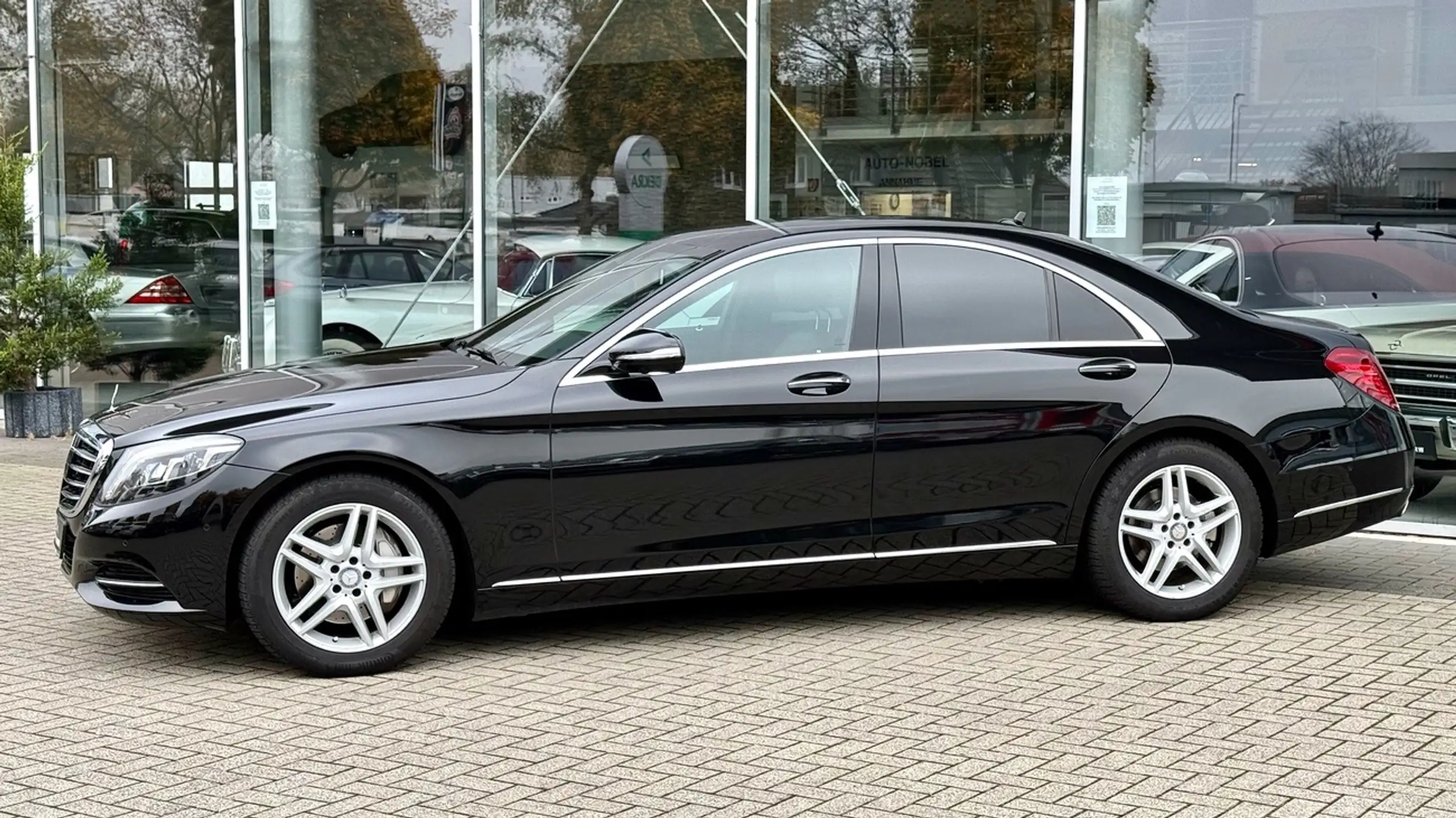 Mercedes-Benz - S 400