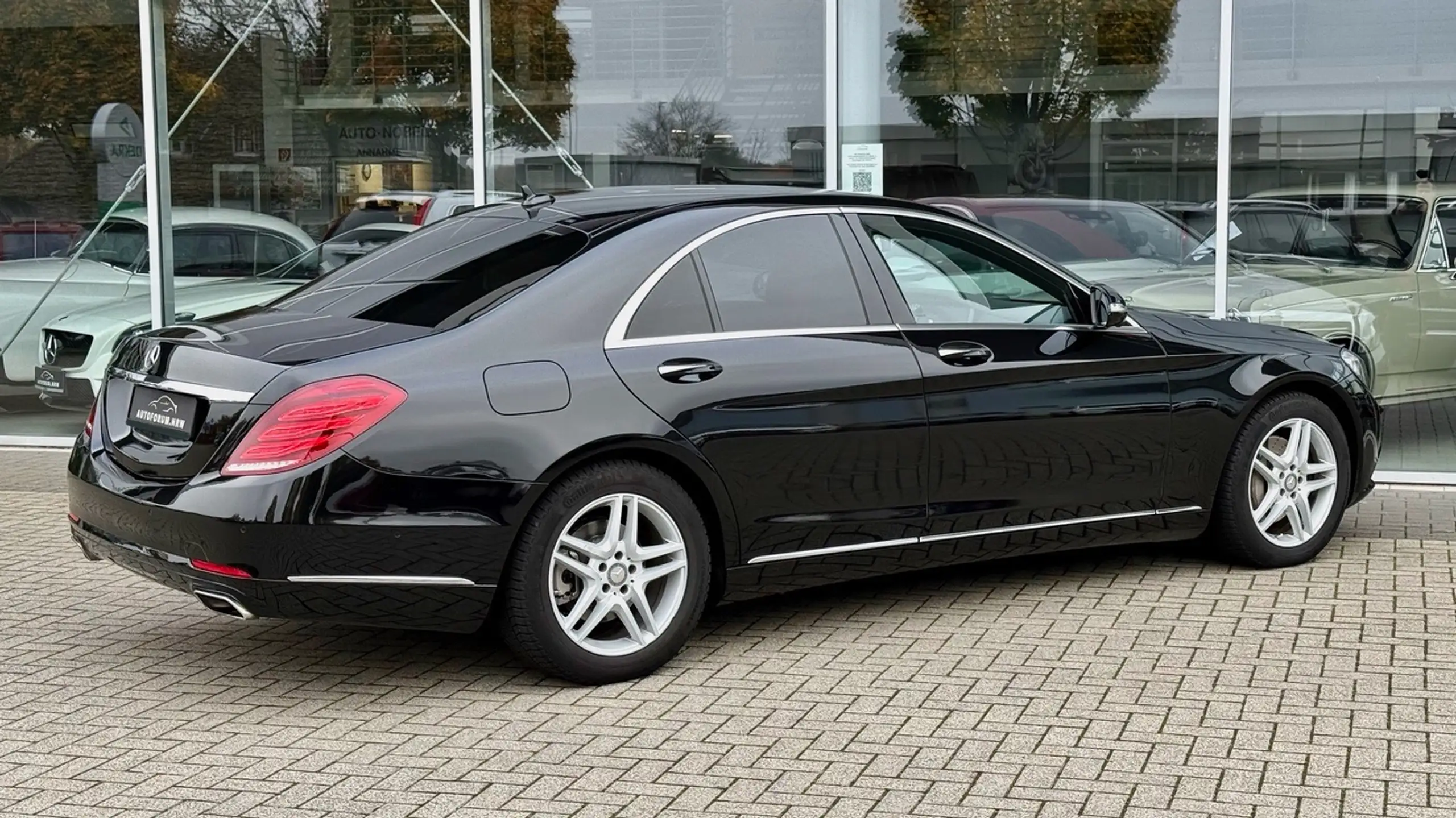 Mercedes-Benz - S 400