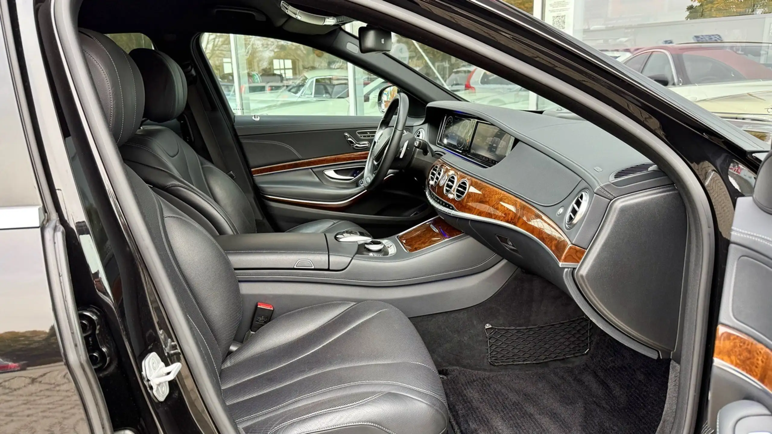 Mercedes-Benz - S 400