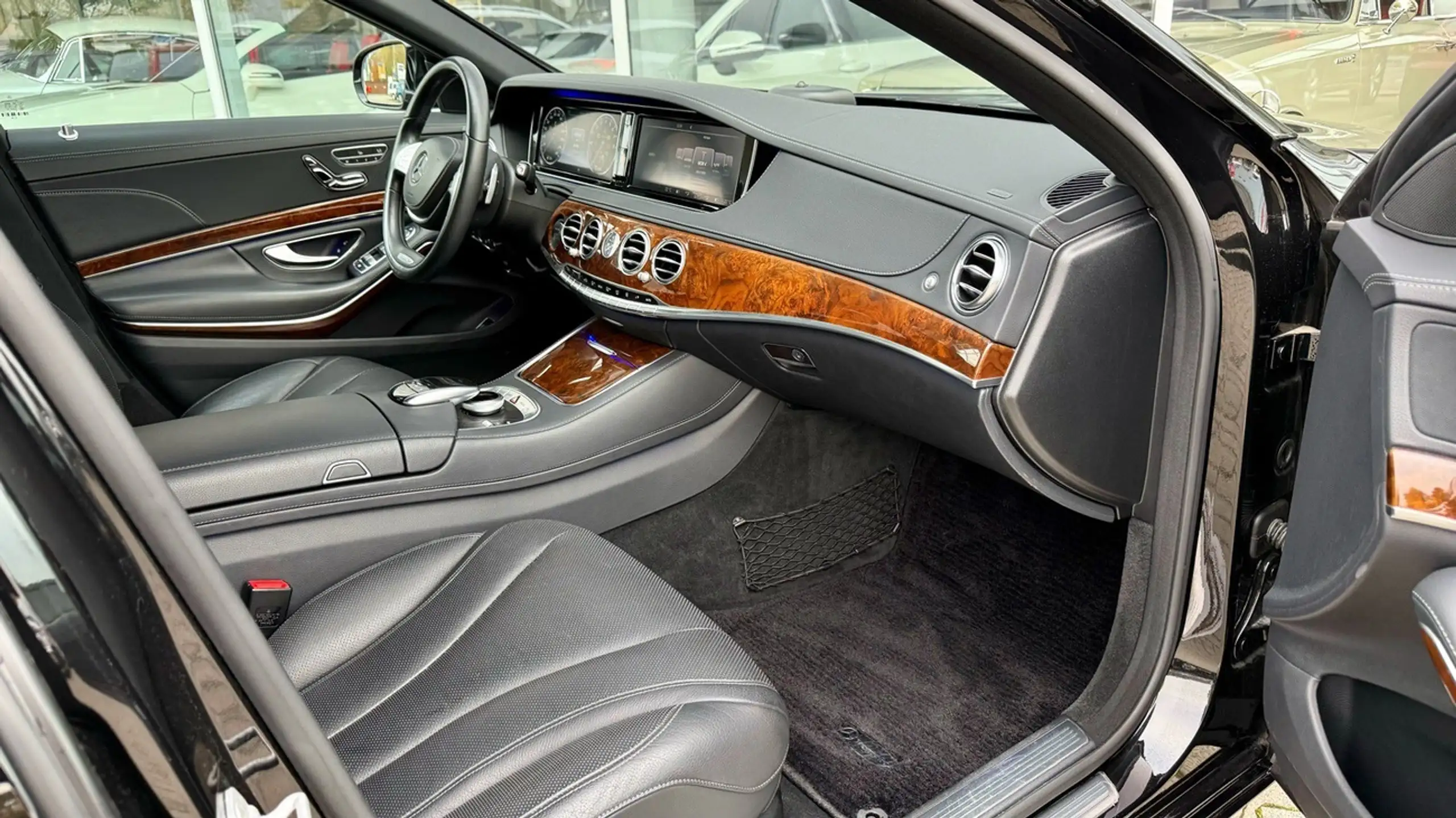 Mercedes-Benz - S 400