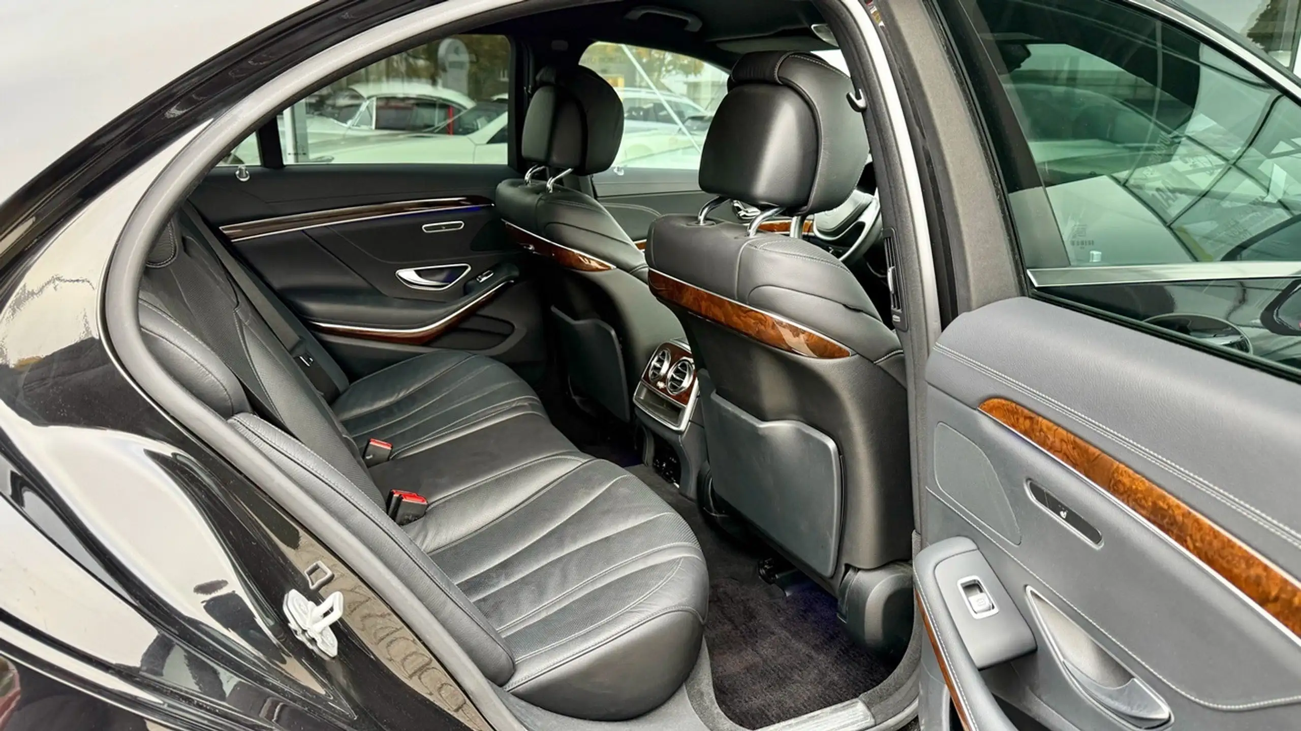 Mercedes-Benz - S 400