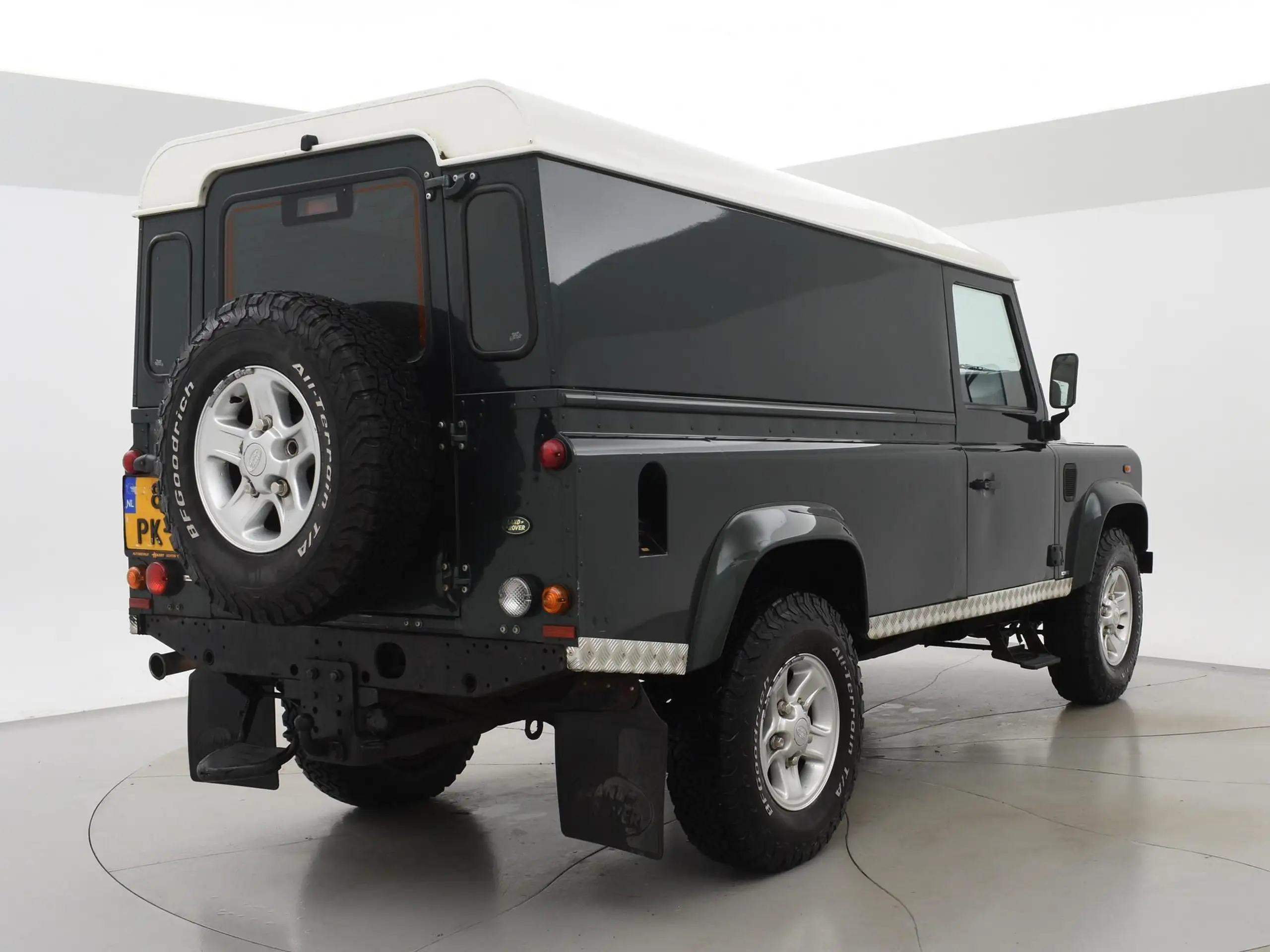 Land Rover - Defender