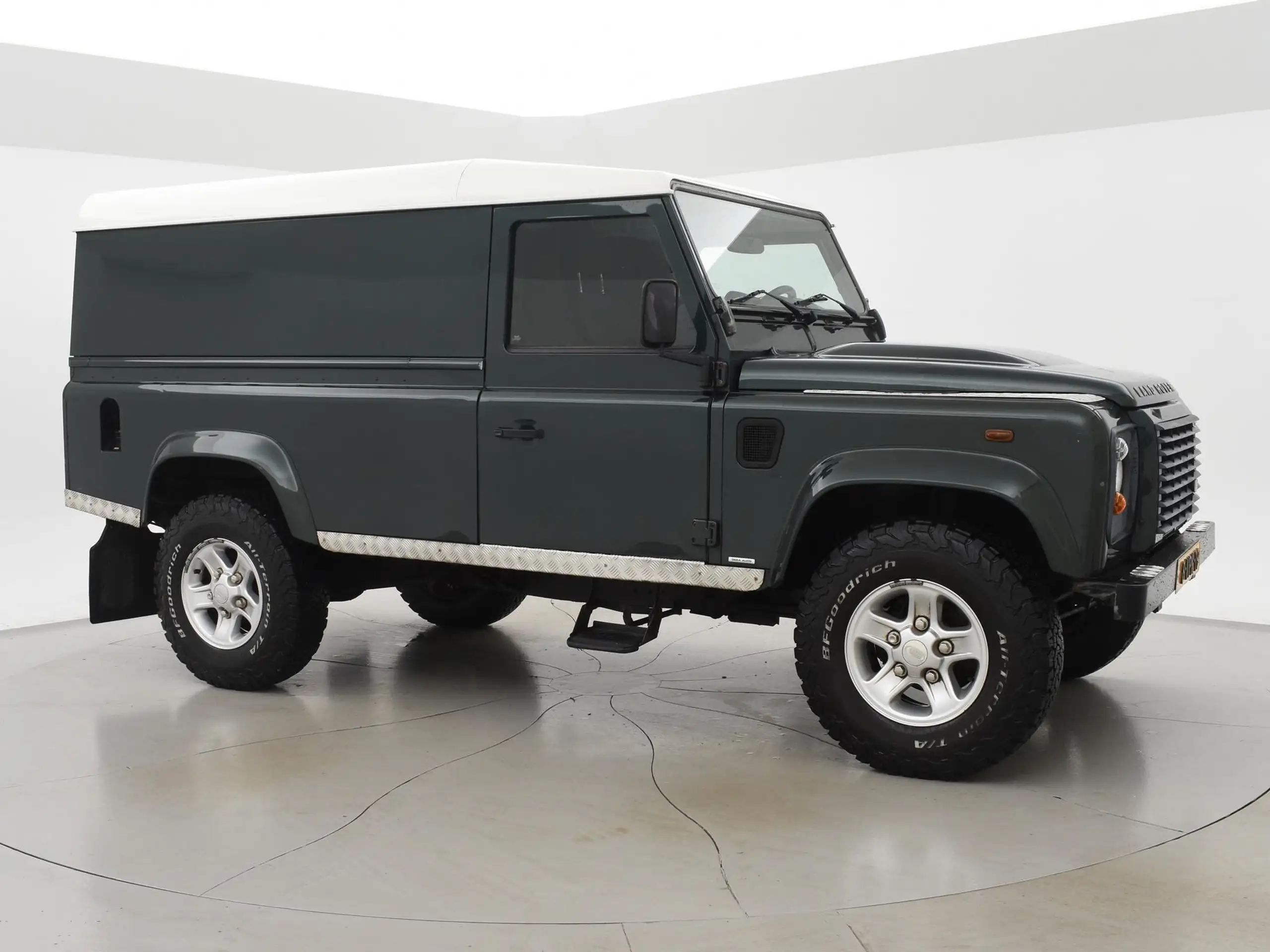 Land Rover - Defender