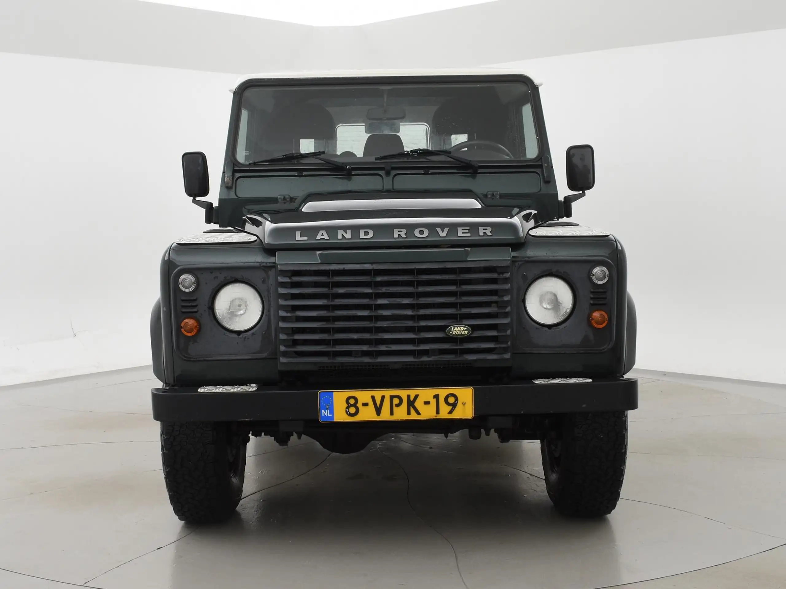 Land Rover - Defender