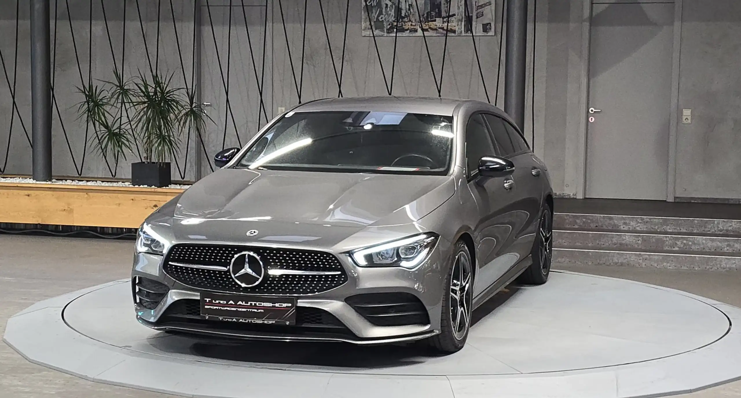 Mercedes-Benz - CLA 200