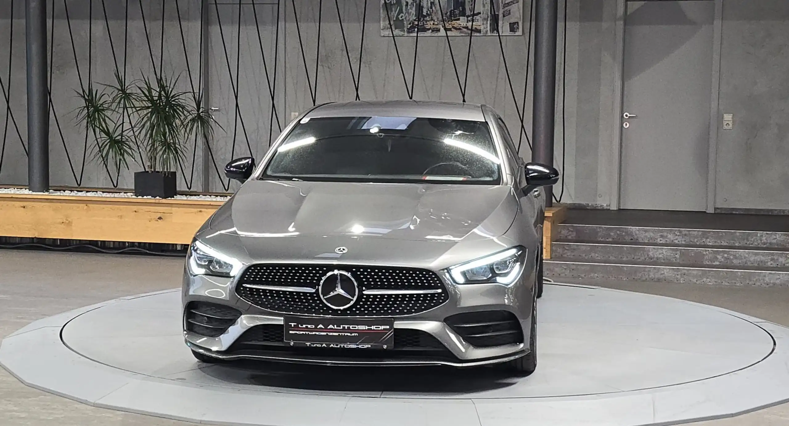 Mercedes-Benz - CLA 200