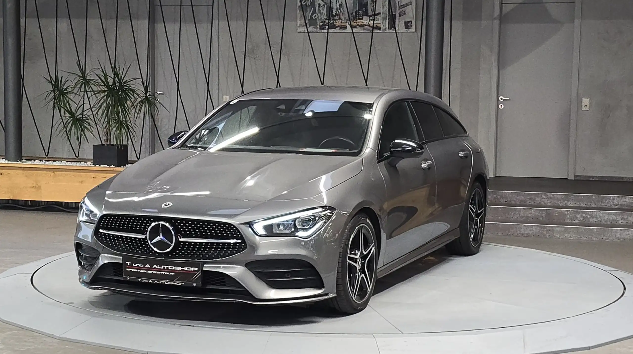 Mercedes-Benz - CLA 200