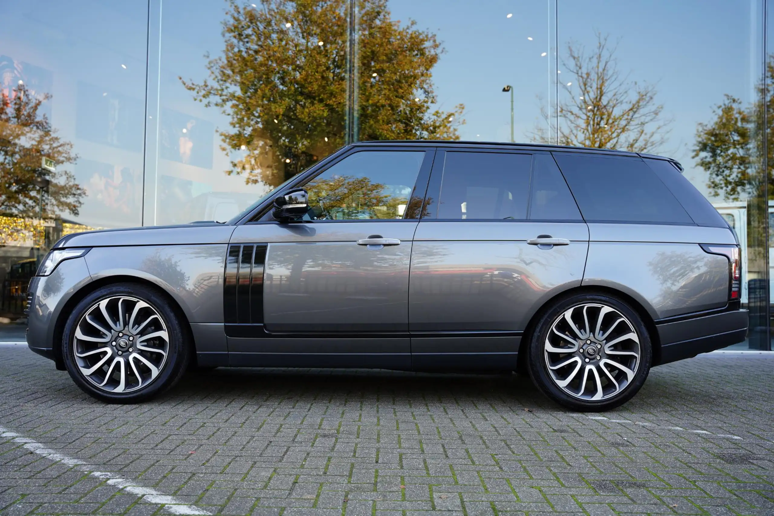 Land Rover - Range Rover